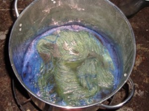 Indigo dyeing with fiber in the pot